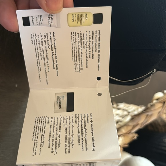 Philosophy pouch with skincare essentials - Picture 5 of 7